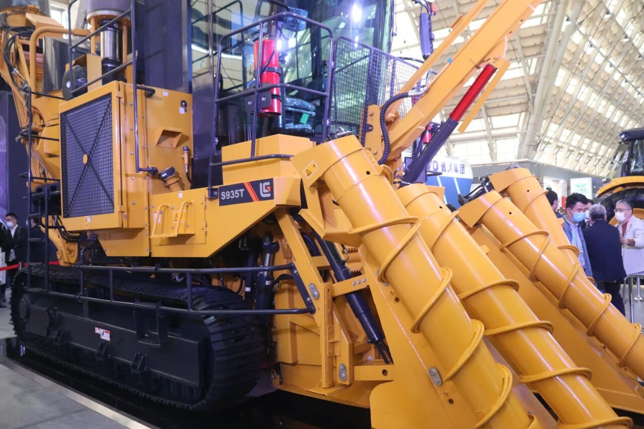 “广西农机”小程序暨“滴滴农机”操作培训会在南宁召开 现场演示平台操作步骤