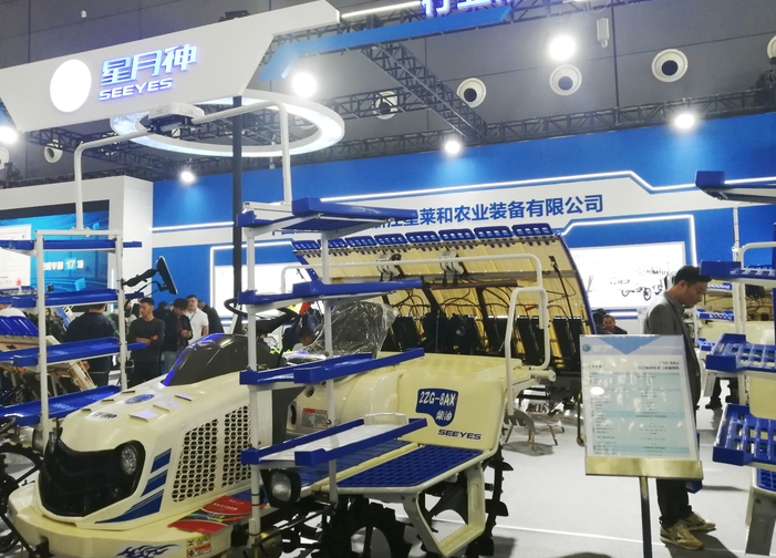 長樂舉辦2026年水稻機械化插秧推廣活動 現場作業演示新機具